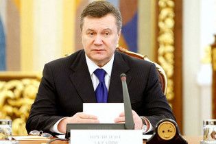 Янукович привітав українців з Першотравнем