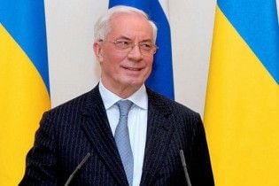 Азаров умовив МВФ укласти нову угоду