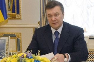 Янукович полетів до Казахстану домовлятися про газ