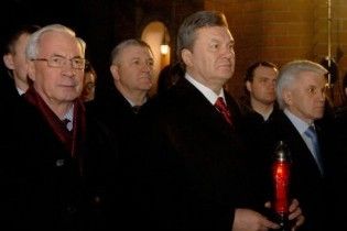 Азаров вірить, що підніме країну з Божою допомогою