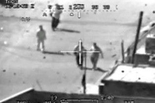 Оприлюднено відео, на якому американські солдати зі сміхом розстрілюють людей