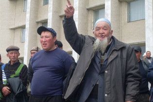 У Киргизії опозиція побила членів киргизького уряду