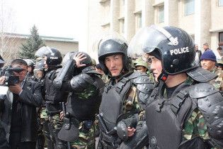 Міліції Киргизстану дозволили розстрілювати провокаторів