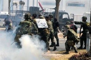 Зіткнення між армією та опозицією у Таїланді: понад 20 людей загинули