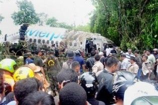 В Індонезії при посадці розвалився Boeing 737