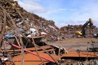У Полтаві троє чоловіків у масках і з пістолетом пограбували металобазу