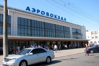 Одеський аеропорт скасував низку рейсів через виверження вулкана
