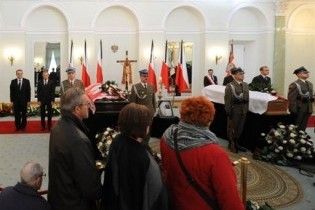 Глави держав відмовились летіти на похорон Качинського через хмару попелу