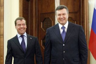 Опозиція: Янукович розпродає Україну