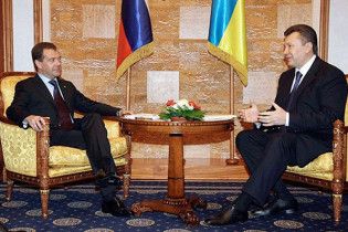 Янукович і Мєдвєдєв підписали газовий контракт з 30-відсотковою знижкою