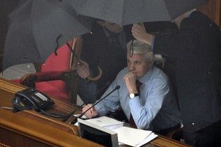 Литвин не хоче суду над депутатами, які закидали його яйцями