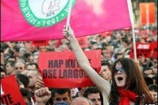 Албанська опозиція проводить масові демонстрації проти діючого уряду