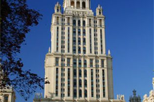 У Москві обвалилася "Україна"