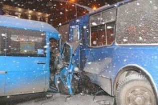 У Запоріжжі не розминулися тролейбус і маршрутка