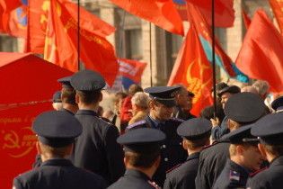 Міліція та комуністи зайняли Майдан на День народження УПА
