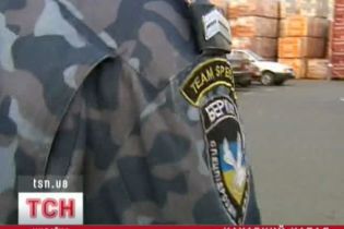 У Києві злодії скалічили співробітника "Беркута" (відео)