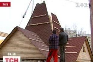 У Києві побудували церкву за один день (відео)