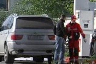 Ціни на бензин підбираються до позначки 8 грн