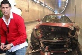 Кріштіану Роналду розбив свою Ferrari
