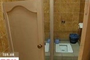 Літня жінка на тиждень застрягла у власному туалеті