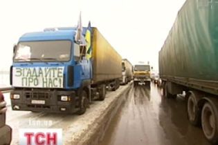 Ющенко просить переглянути заборону на в’їзд вантажівок у Київ