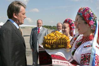 Ющенко та Янукович поїхали в регіони