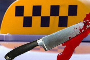 Пасажир таксі накинувся на водія і порізав його