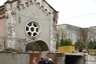 У Тернополі не можуть поділити церкву (відео)