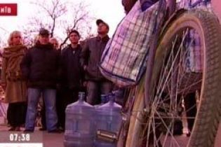 У Києві мешканці будинку живуть без води (відео)