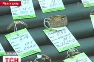 На Рівненщині невідомі грабують ювелірні магазини