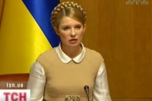 Тимошенко полетіла у Євпаторію роздавати квартири
