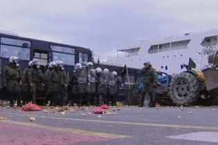 Грецькі фермери закидали поліцейських овочами