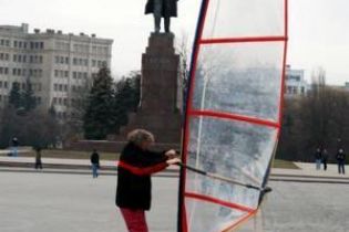 Під вітрилом по вулицях Харкова (відео)