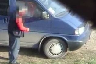 У Івано-Франківську затримали крадіїв, що грабували автомобілі (відео)