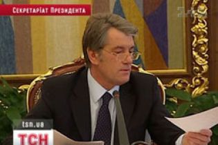 Ющенко просить Медведька розібратися з "урядовою шайкою"