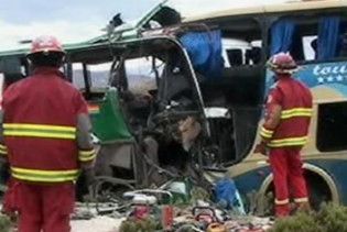 Автобус впав у прірву в Перу: 17 загиблих