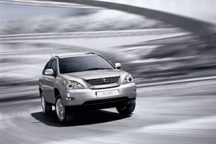 Виняткова пропозиція на позашляховики RX 350 та LX 570