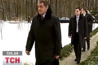 Ющенко втік від депутатів до Кіровограду