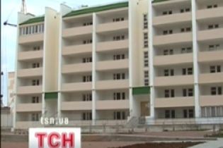 У Вишгороді мешканці новобудови місяць живуть без світла