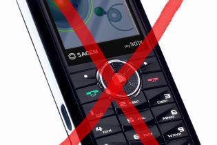 Міносвіти заборонило мобільні телефони