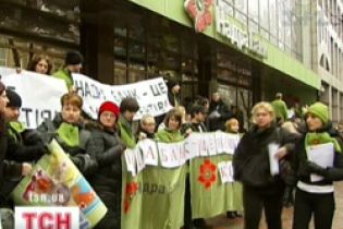 ЗМІ: Під банком "Надра" намагалися провести пікет