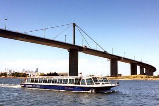 Австралієць зіштовхнув з 58-метрового мосту 4-річну дочку