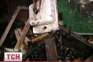 У Києві горіла багатоповерхівка (відео, оновлено)