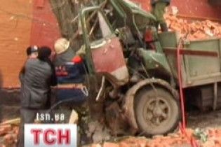 Зіткнення самоскида та легковика завершилося чотирма смертями