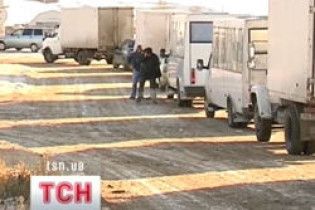 Через газ на заправках вишикувалися черги