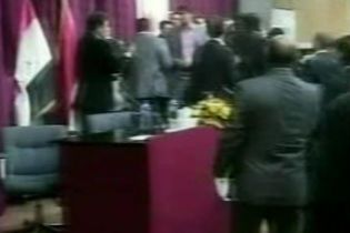 Засідання в парламенті Іраку закінчилося масовою бійкою (відео)
