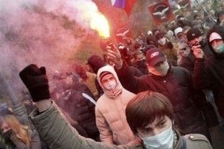 У Москві пройшов марш націоналістів у марлевих пов’язках