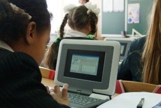 Школярів відсторонили від занять за обговорення директора на Facebook