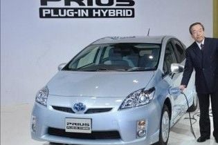 Toyota побудує для продажу 600 гібридів Prius, які підзаряджаються від розетки