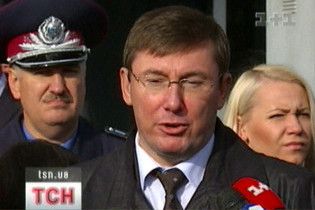 Матір зґвалтованих дітей просить Ющенка замінити охорону Луценка
